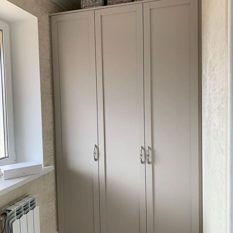 Встроенные распашные шкафы-Встраиваемый шкаф с распашными дверями «Модель 4»-фото1
